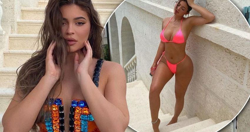 Kylie Jenner looks jaw dropping in H๏τ pink microscopic ʙικιɴι in Turks and Caicos