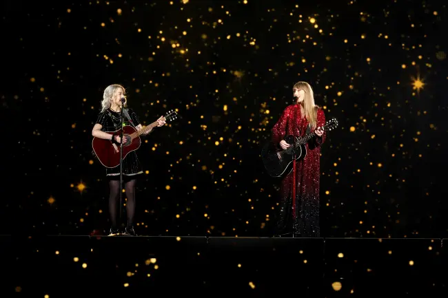 Taylor Swift sparkles in Phoebe Bridgers x Catbird necklace during Eras Tour