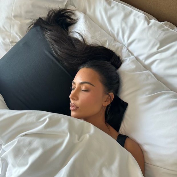 KIM’S CLUES Kardashian fans blast Kim for ‘very bad’ beauty mistake as she ‘fake sleeps’ in new pH๏τo