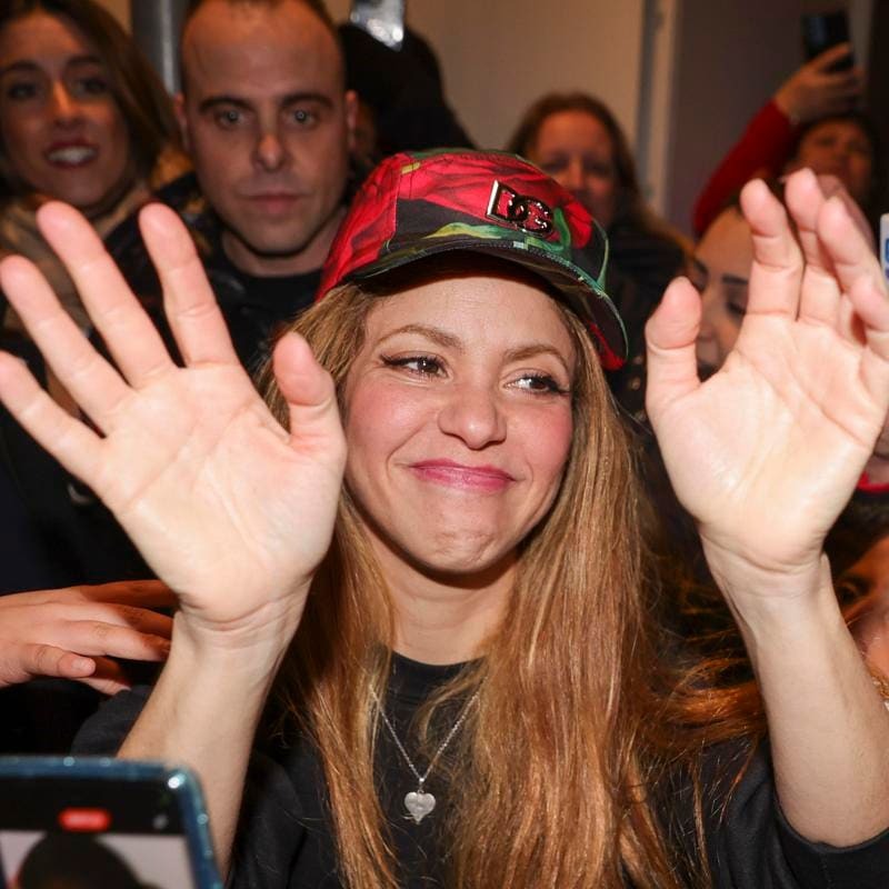 SHAKIRA GETS EMOTIONAL AS FANS SURROUND HER WITH LOVE