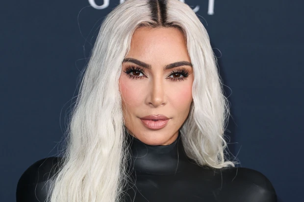 KIM’S REALITY Kim Kardashian shows off her real skin including bumps in new pH๏τos from LA event honoring Alice Marie Johnson