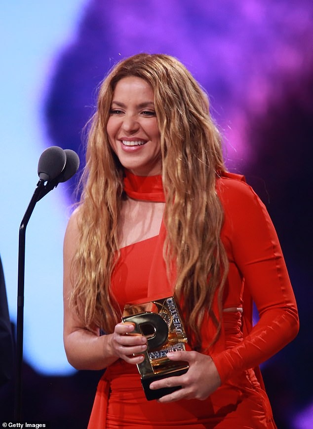 Shakira looks red H๏τ in mini dress as she picks up EIGHT awards at 2023 Premios Juventud event in Puerto Rico