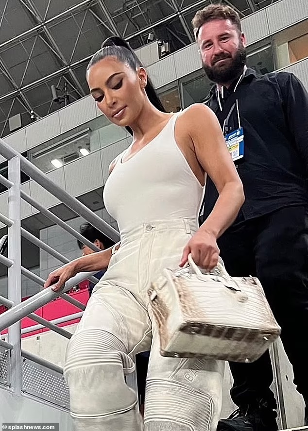 Kim Kardashian rocks a very rare Hermes Birkin bag worth over $300K as she attends the Paris Saint-Germain vs. Al-Nᴀssr soccer match in Japan