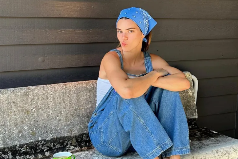 Kendall Jenner’s Countryside Summer Look Revolves Around Her Birkenstock Bostons