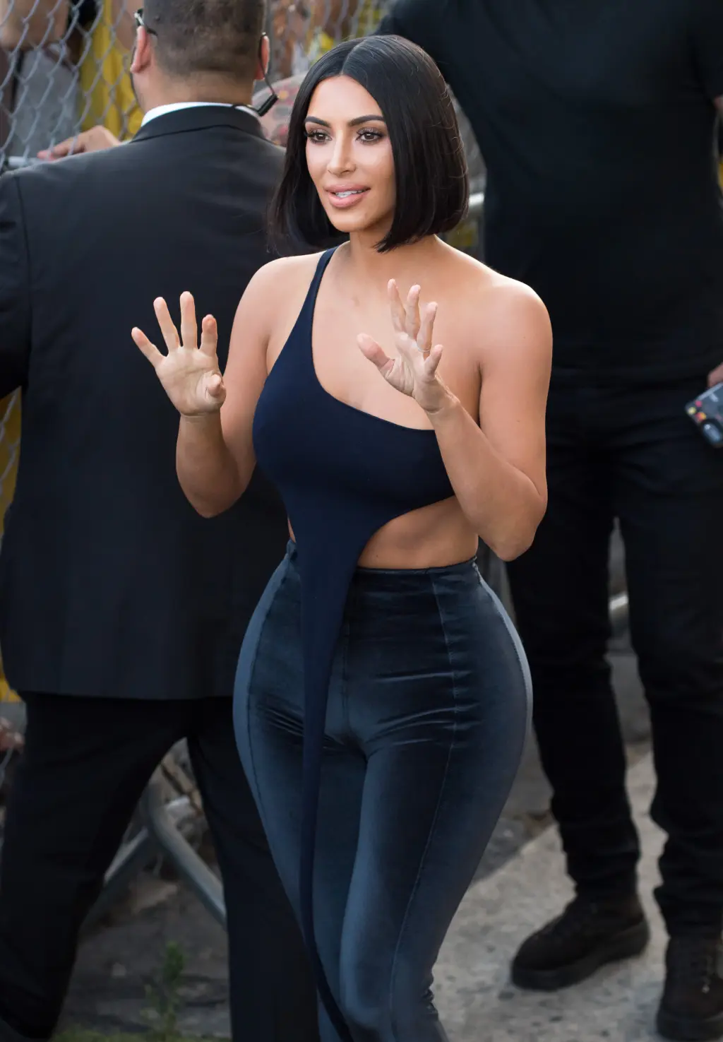 Kim Kardashian draws Kourtney comparisons with ‘super cute’ new bob amid feud