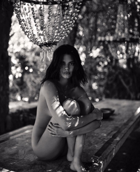 Kendall Jenner completely naked on Instagram!