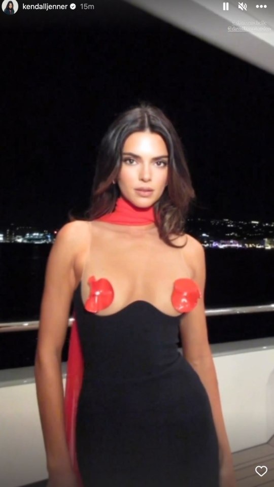 Braless Kendall Jenner is ‘confidently Sєxy’ but she wants to be free from mom Kris’s ‘brand Kardashian,’ says expert