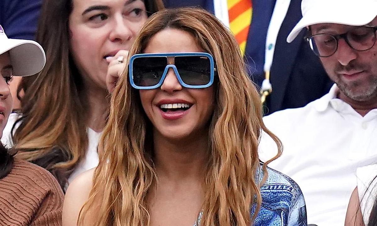 SHAKIRA’S HOT GIRL SUMMER CONTINUES! THE SINGER IS ALL SMILES AT WIMBLEDON WITH HER FRIENDS