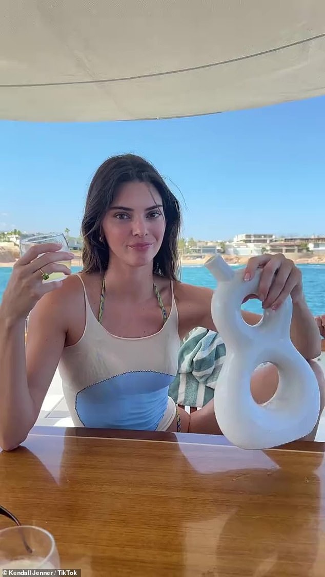 Hailey Bieber and Lori Harvey sizzle in ʙικιɴιs as they join Kendall Jenner on a yacht for funny TikTok using viral Kris Jenner and Scott Disick sound