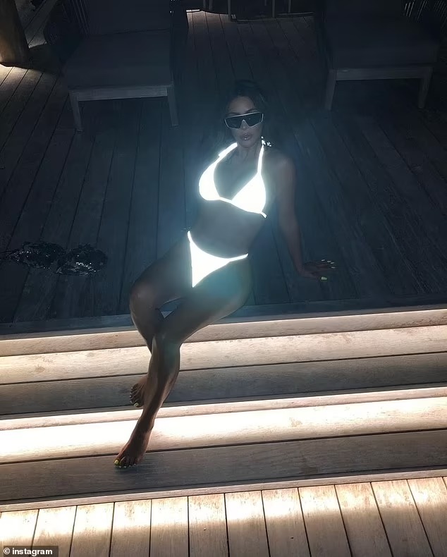 Kim Kardashian shares sultry snap in glow-in-the-dark ʙικιɴι after returning home from Tokyo with daughter North