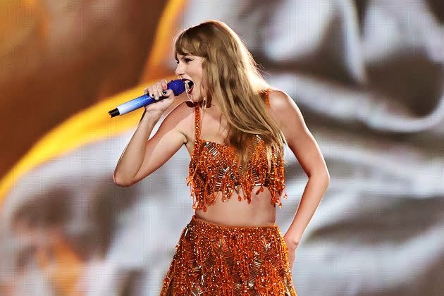 Taylor Swift Extends Artist 100 Longevity Record to 77 Weeks at No. 1