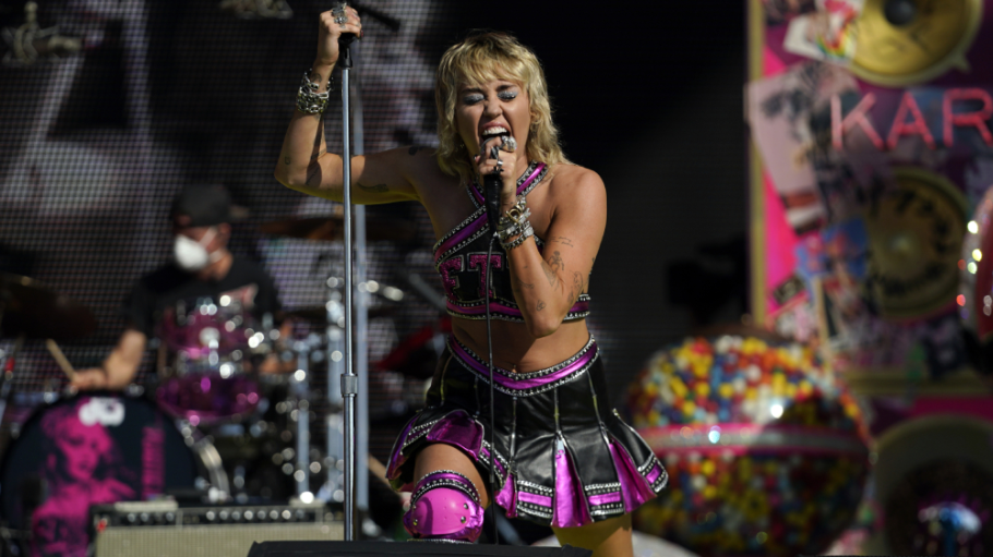 Miley Cyrus Doubles Down on Not Touring: ‘I Just Don’t Want to Sleep on a Moving Bus’