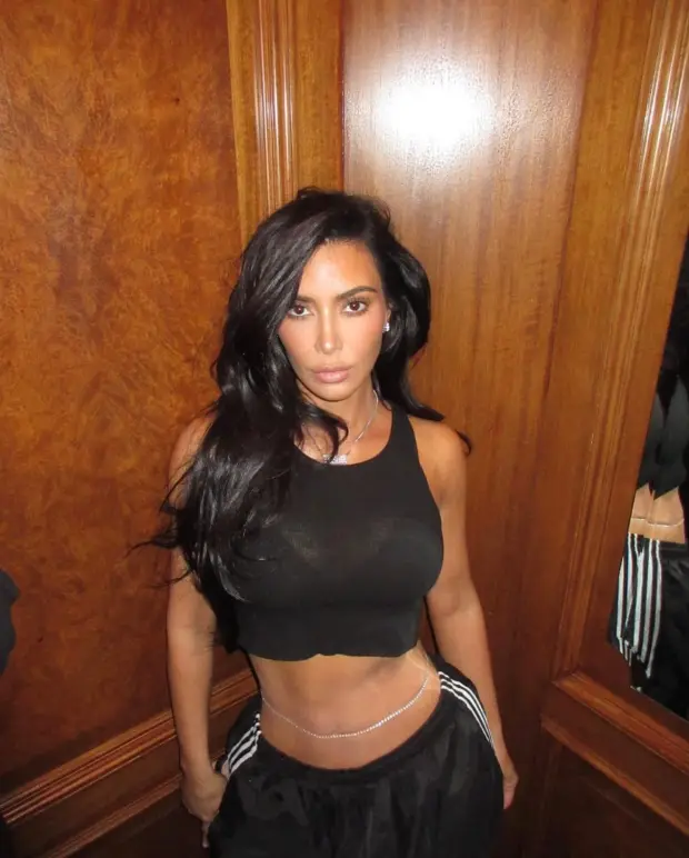 WAIST A MINUTE Kim Kardashian sparks concern in unrecognizable new selfies after fans spot ‘dangerous’ detail