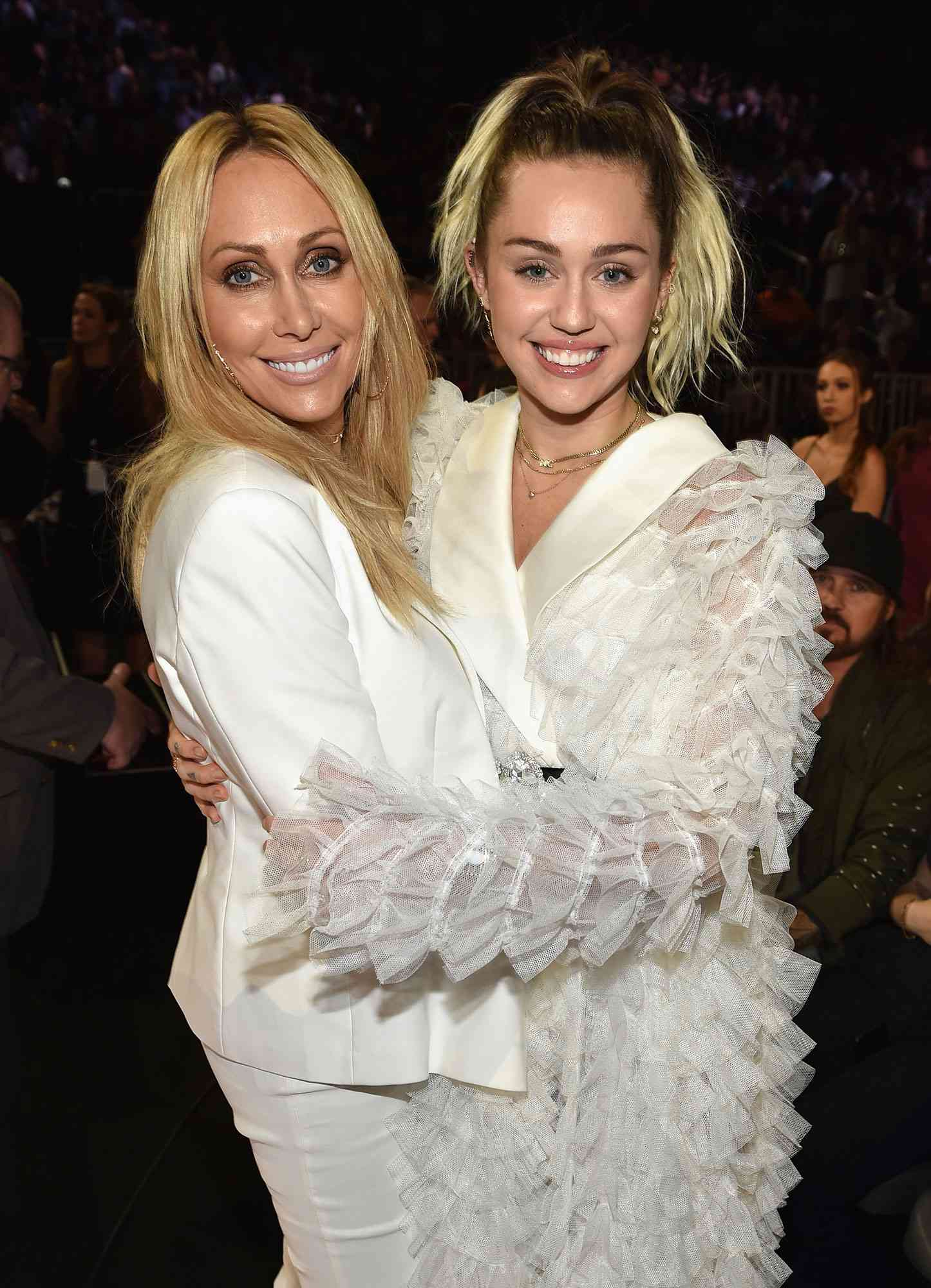 Miley Cyrus’ mum Tish marries Prison Break actor Dominic Purcell