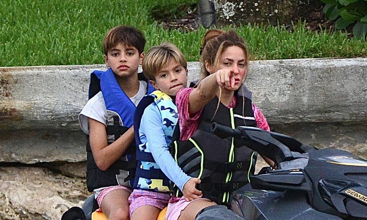 Shakira and her sons, Milan, 9, and Sasha, 7, looked like they had a blast in the water. The three were pH๏τographed doing some water sports, as Shakira piloted a jet ski with her sons holding on to her.