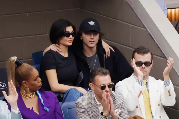 WHOA, KY Kylie Jenner and new boyfriend Timothée Chalamet share kiss and are all over each other in new PDA pH๏τos at US Open