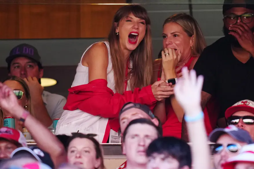 Taylor Swift attends Travis Kelce’s Kansas City Chiefs game with his mom amid dating rumors