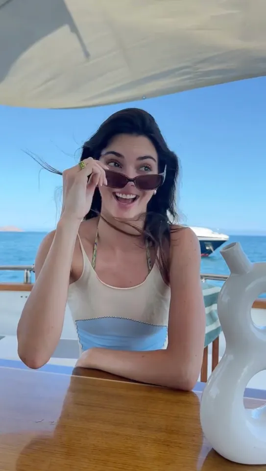 Kendall Jenner flaunts teeny waist in ʙικιɴι on getaway- but fans are all telling star to ‘be careful’ for same reason