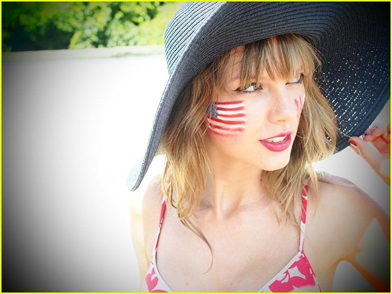 Taylor Swift: Bikini Babe at Fourth of July Party!