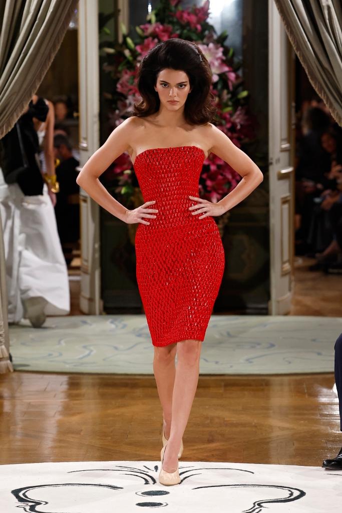 Fans blast Kendall Jenner’s walk at Schiaparelli show: ‘How a door would move if it had legs’