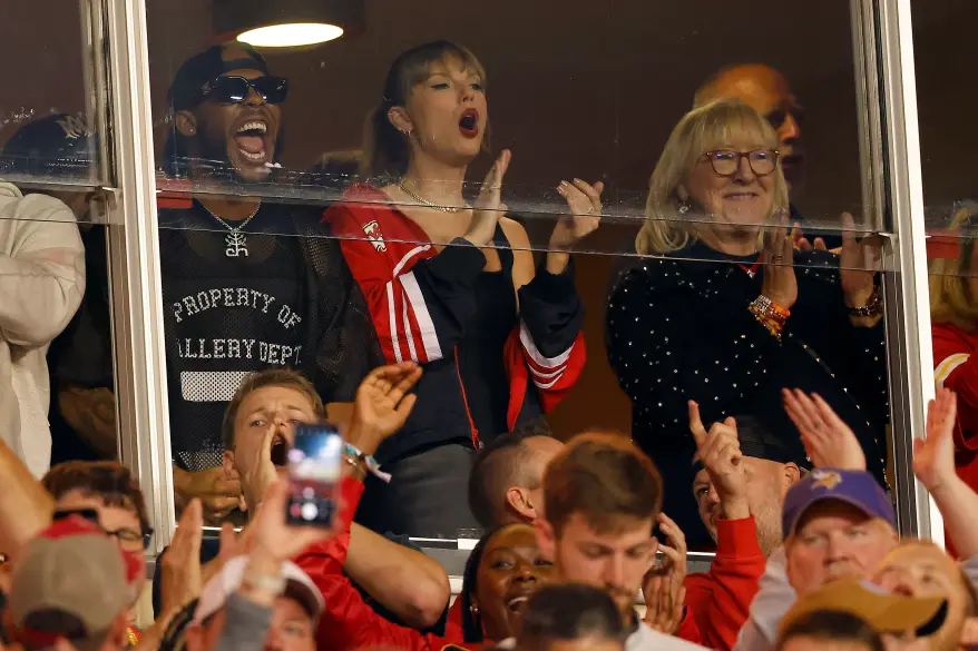 Taylor Swift cheers on Travis Kelce at Chiefs vs. Broncos game in Kansas City