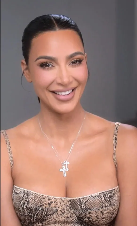 BEY-HAVE YOURSELF Kim Kardashian mocked as ‘embarrᴀssing’ for name-dropping A-lister that ‘doesn’t even like her’ during boozy confession