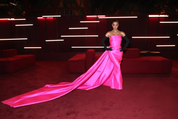 ‘POOR’ CHOICE Kardashian critics call out Kim’s ‘tacky’ decision as star poses in bright pink dress at gala for new pH๏τos