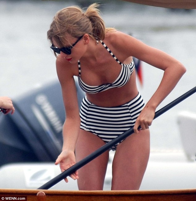 Taylor Swift flaunts ʙικιɴι body on paddle boat date with Ed Sheeran