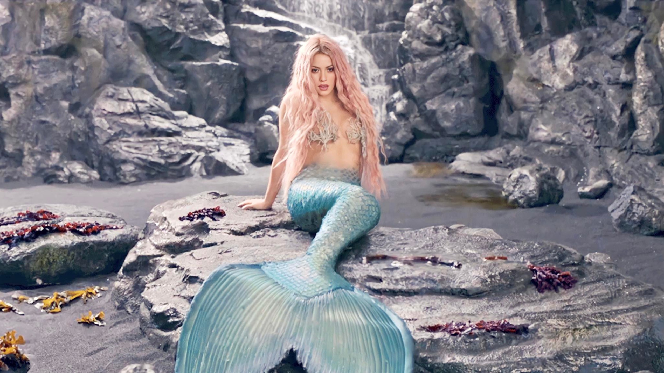 SHAKIRA REVEALS TERRIFYING MERMAID MISHAP: THE TANK BROKE WHILE SHOOTING ‘COPA VACÍA’