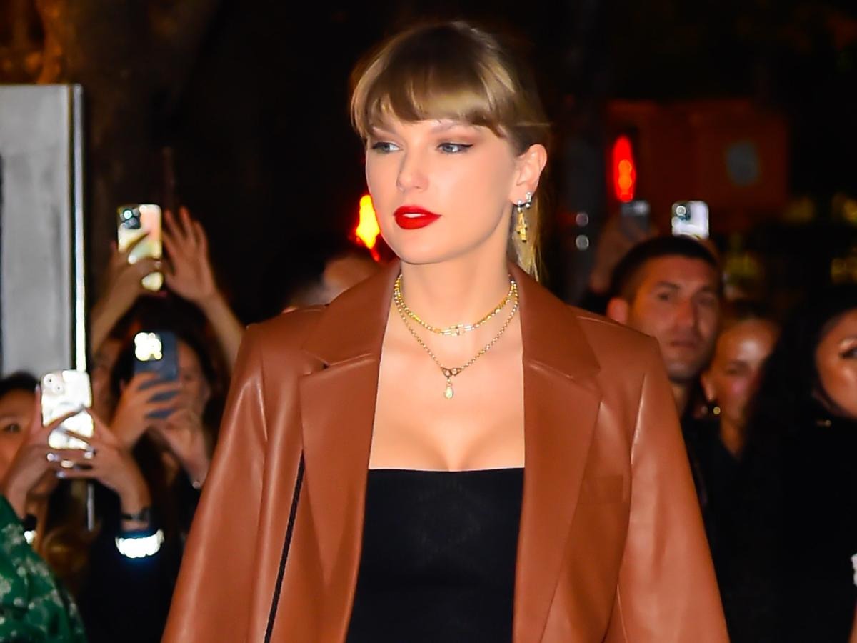 Taylor Swift Wears Heeled Loafers and Wide-Legged Pants for Fall Professor Look