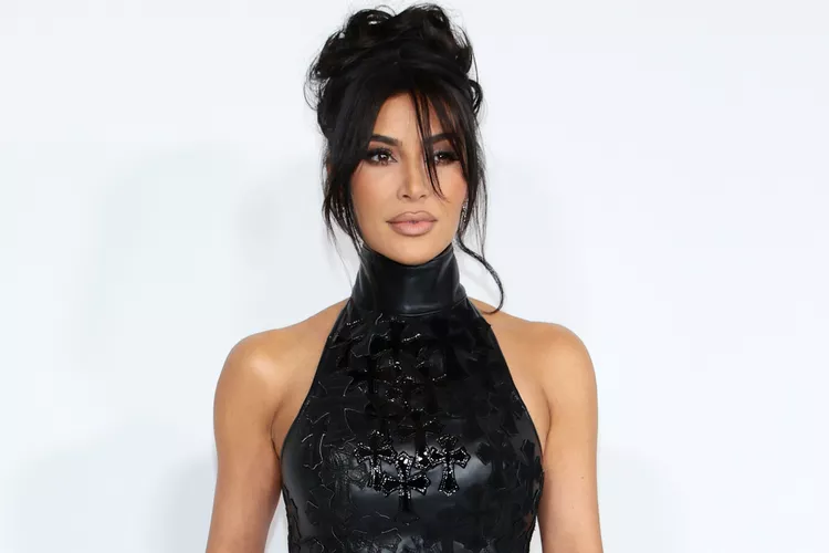 Kim Kardashian Channels ’90s Supermodel Realness at the 2023 CFDA Awards: See Her Bombshell Look