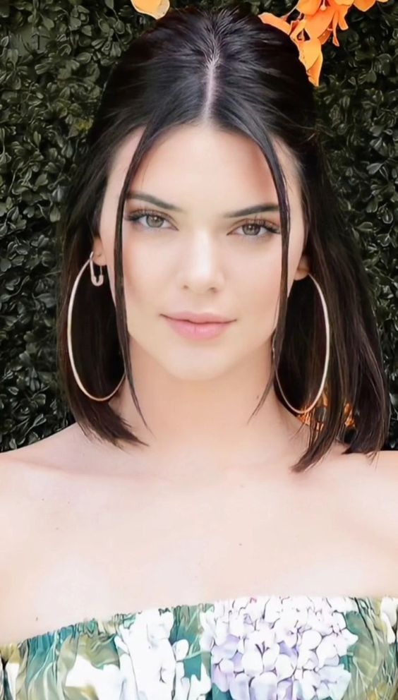 Kendall Jenner’s winter wardrobe is next level on a ski trip with friends