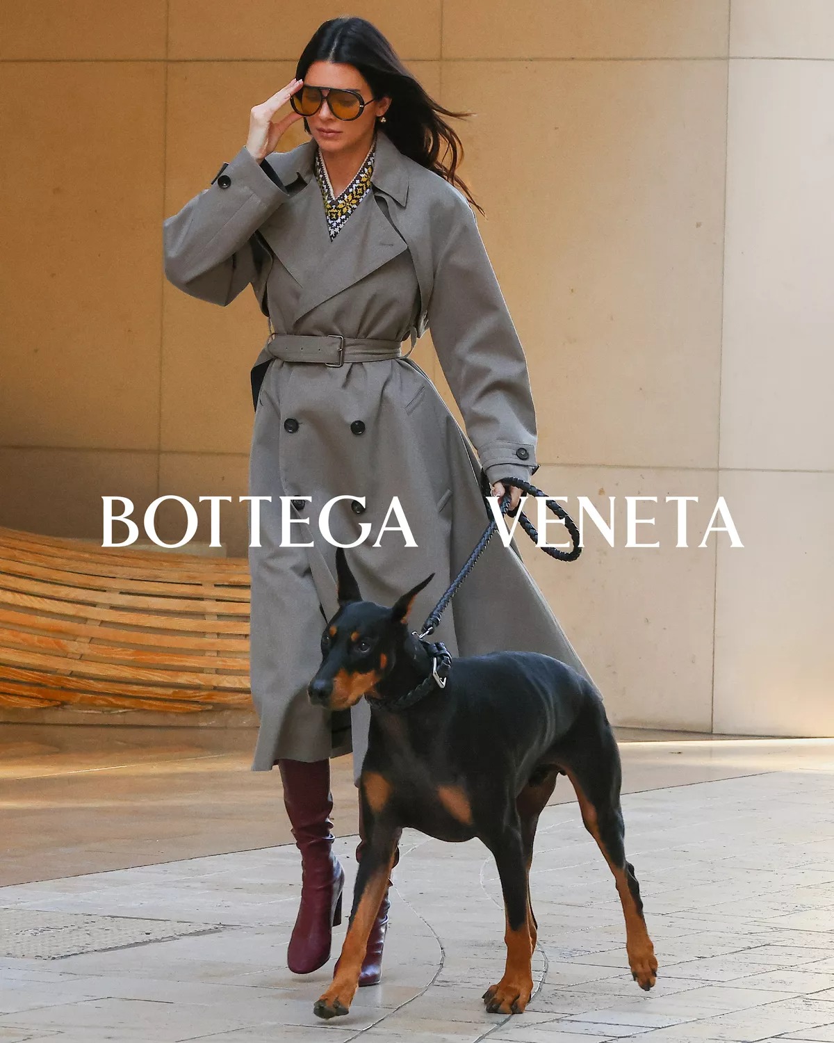 Kendall Jenner Transforms Paparazzi PH๏τos into High-Fashion Ads in Bottega Veneta’s New Campaign