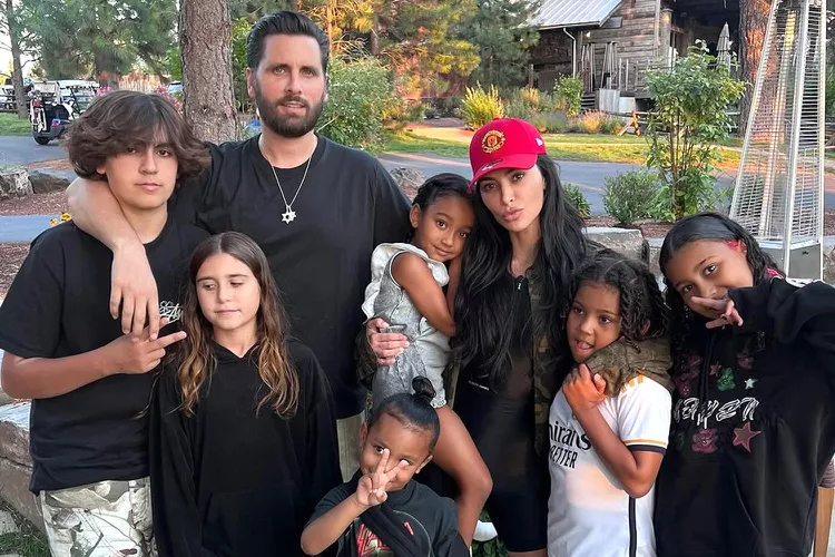 Mason Disick, 13, Makes Rare Appearance in Family PH๏τos Shared by Kim Kardashian