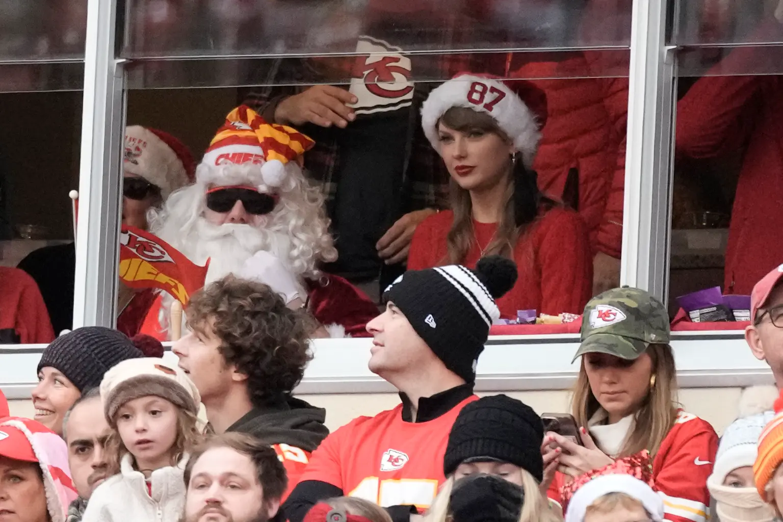 Taylor Swift rocks Santa hat with Travis Kelce’s jersey number at Chiefs Christmas game