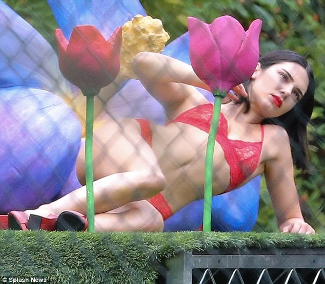 What a pinup! Kendall Jenner looks every inch the supermodel as she poses in red lace lingerie during Miami pH๏τo shoot