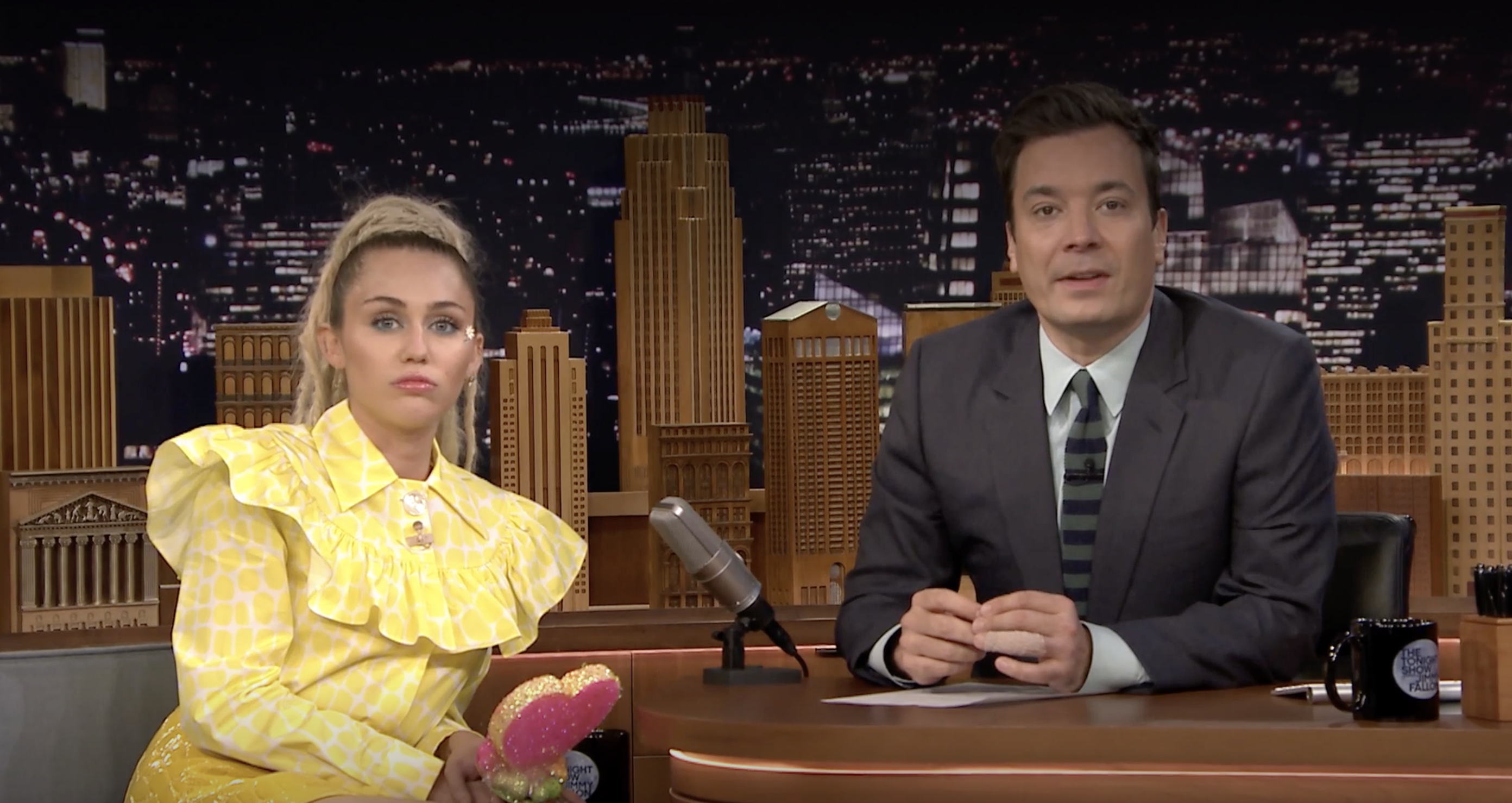 Watch Miley Cyrus and Jimmy Fallon Sing “Jolene” in Disguise in the NYC Subway