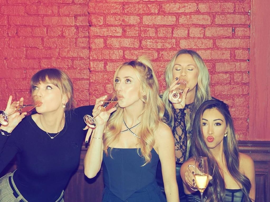 Inside Taylor Swift’s ‘lively’ girls’ night with fellow Chiefs WAGs: Ordered Travis Kelce’s favorite dessert, picked up tab