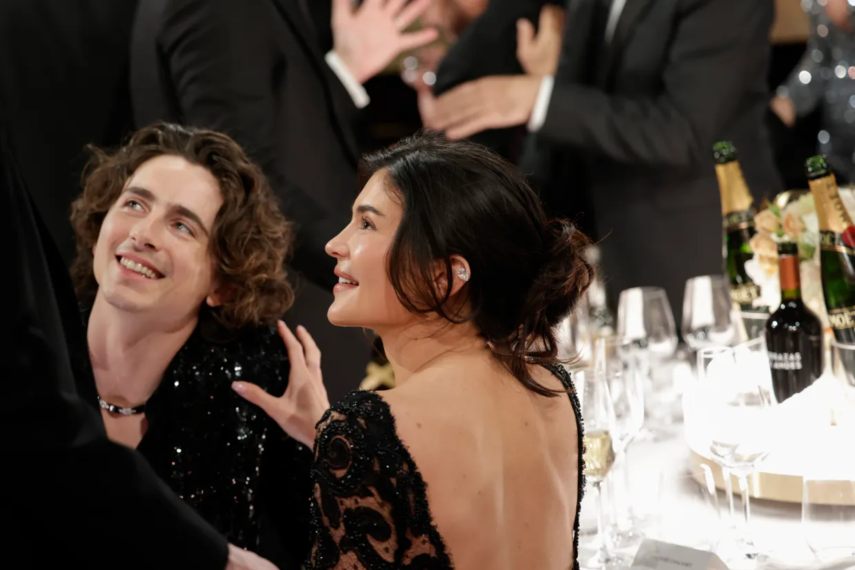 ALL GOLDEN? Timothee Chalamet breaks silence after Kylie Jenner ‘bans’ Selena Gomez from taking pH๏τo with actor at Golden Globes