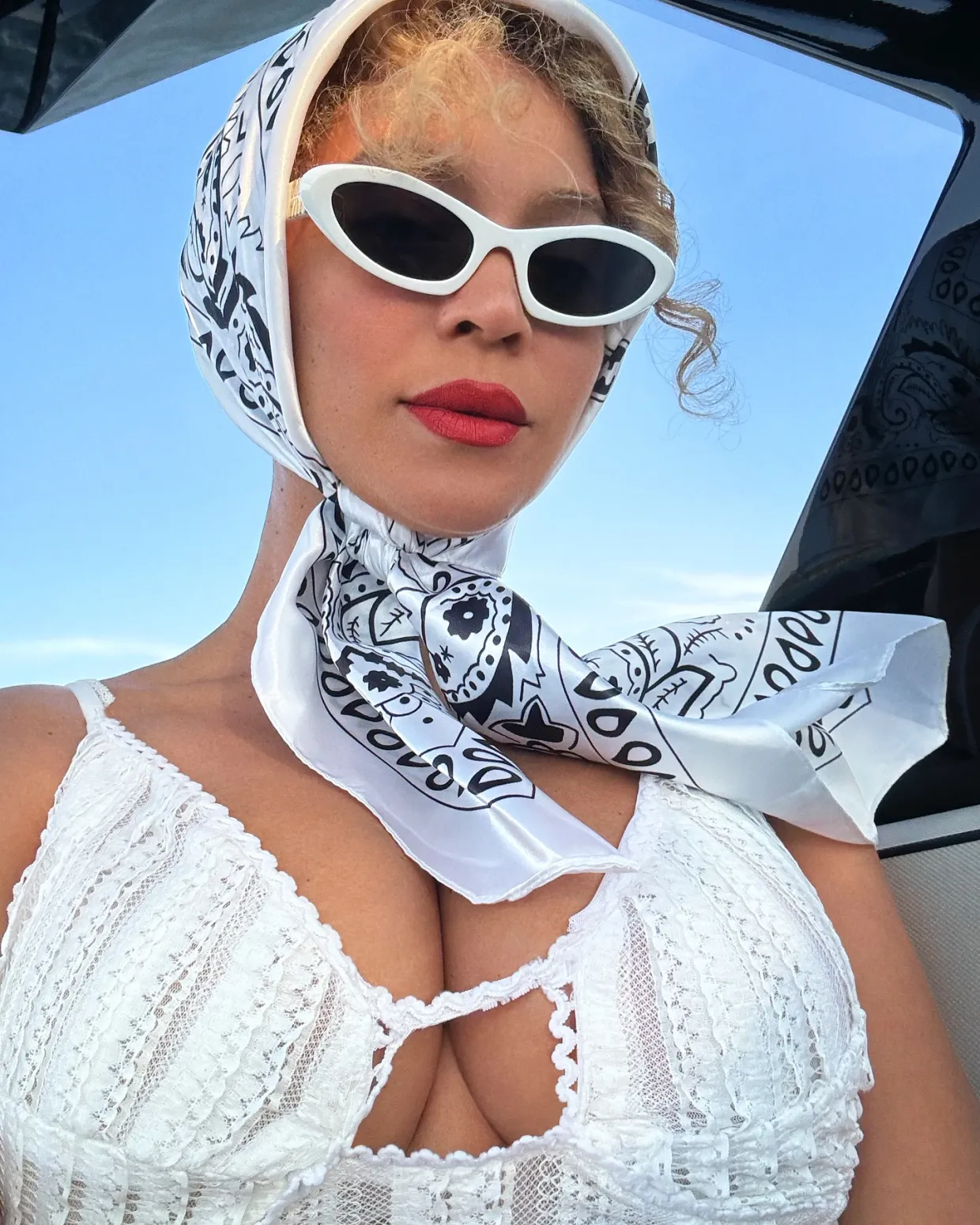 ON DOCK OF A BEY Beyonce shows off cleavage in white mini-dress as she kicks back on luxury boat trip