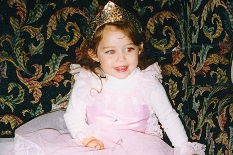 See the Cutest Throwback PH๏τos of Miley Cyrus