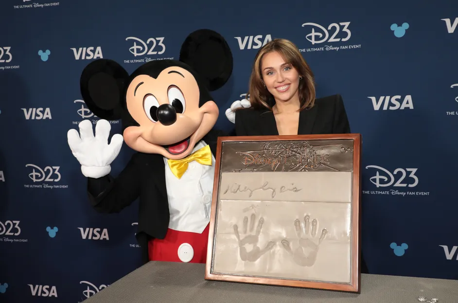 Best of Both Worlds: Miley Cyrus Has a Sweet Full-Circle Moment at Disney Legends Ceremony