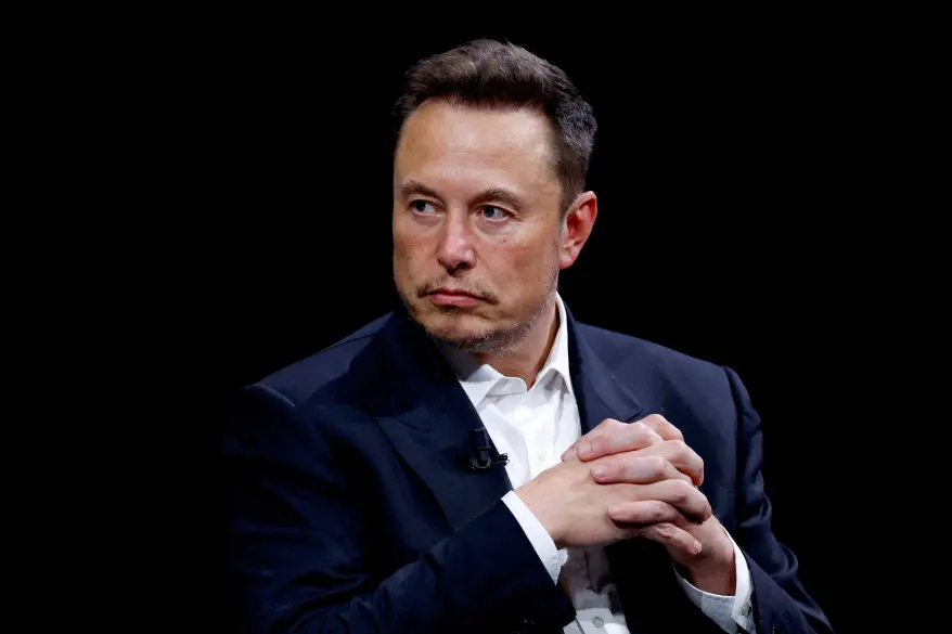 Elon Musk gets a signal boost from the Hamptons after he complains about shoddy WiFi at the Capri