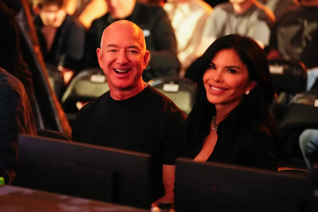 Lauren Sánchez, Jeff Bezos sit cageside for UFC date night in Vegas’ Sphere — hours after her NJ debut book signing