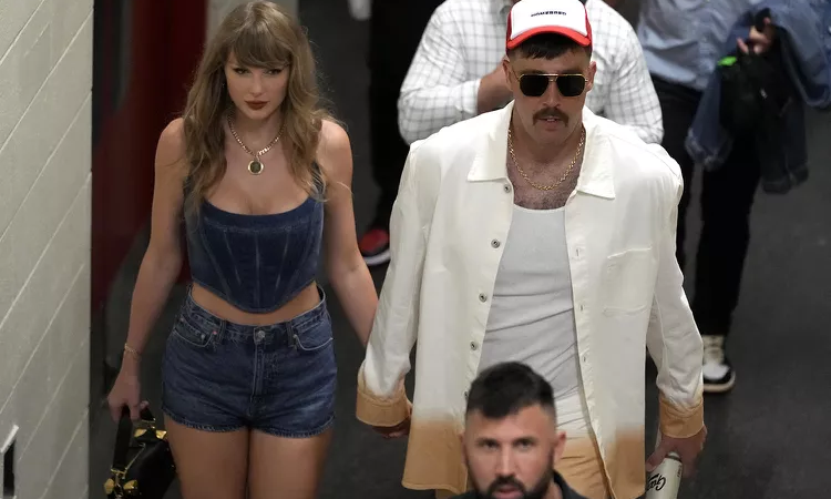 Taylor Swift and Travis Kelce Hold Hands After Chiefs’ Season-Opener Win: See the PH๏τos!