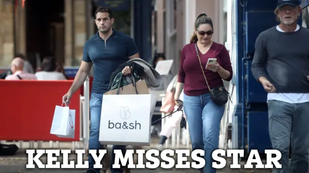 STAR SNUCK Kelly Brook fails to spot HUGE star while walking dog – would you have noticed?